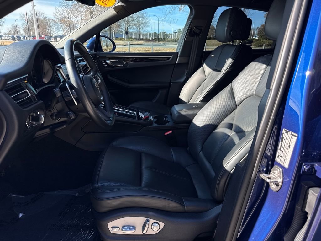 Used 2023 Porsche Macan Turbo image 13