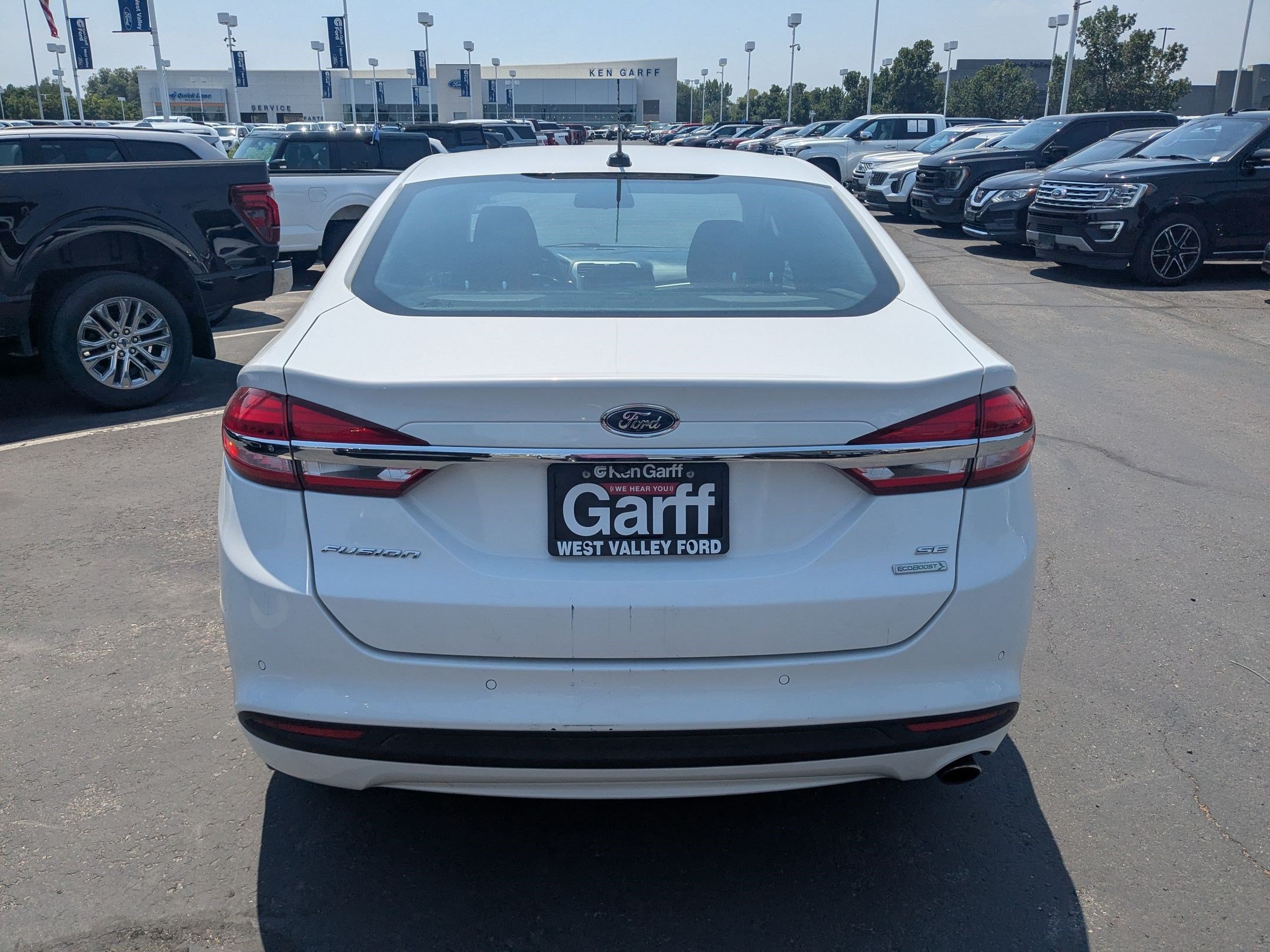 Used 2017 Ford Fusion SE w/ Fusion SE Technology Package FWD image 5