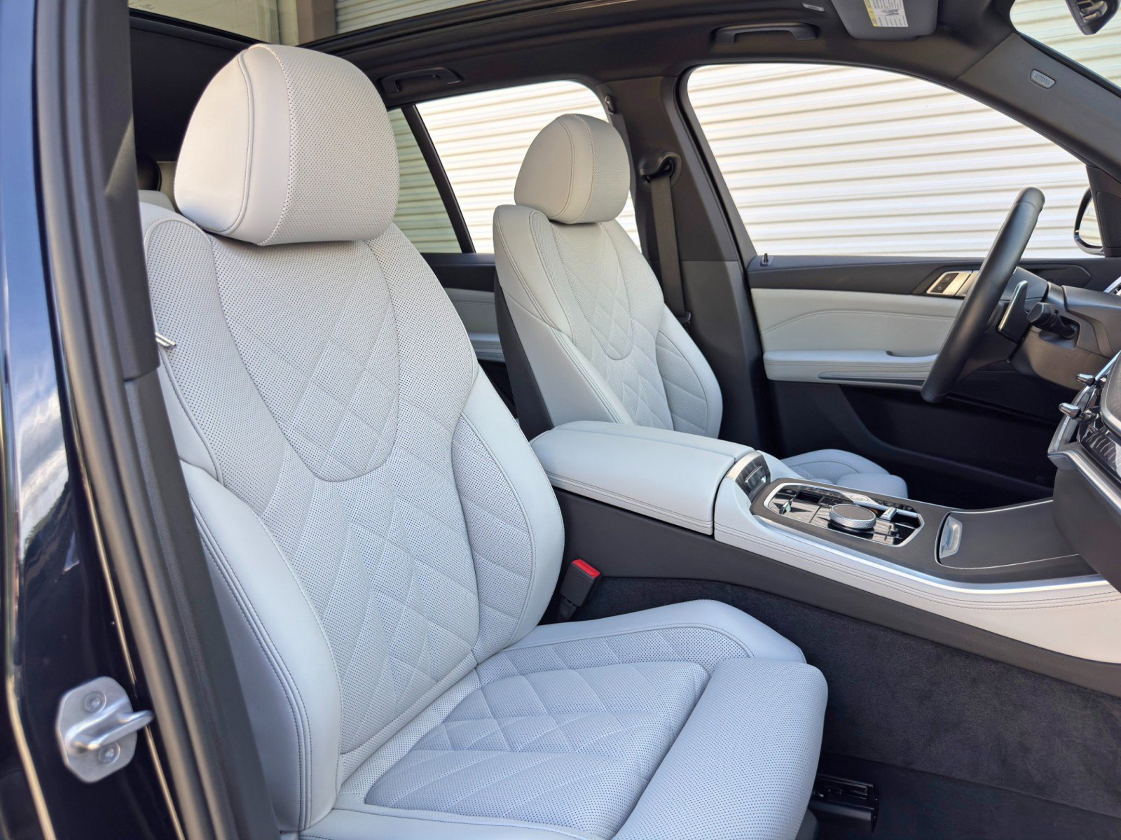 Used 2024 BMW X5 xDrive50e w/ M Sport Package AWD/4WD image 42