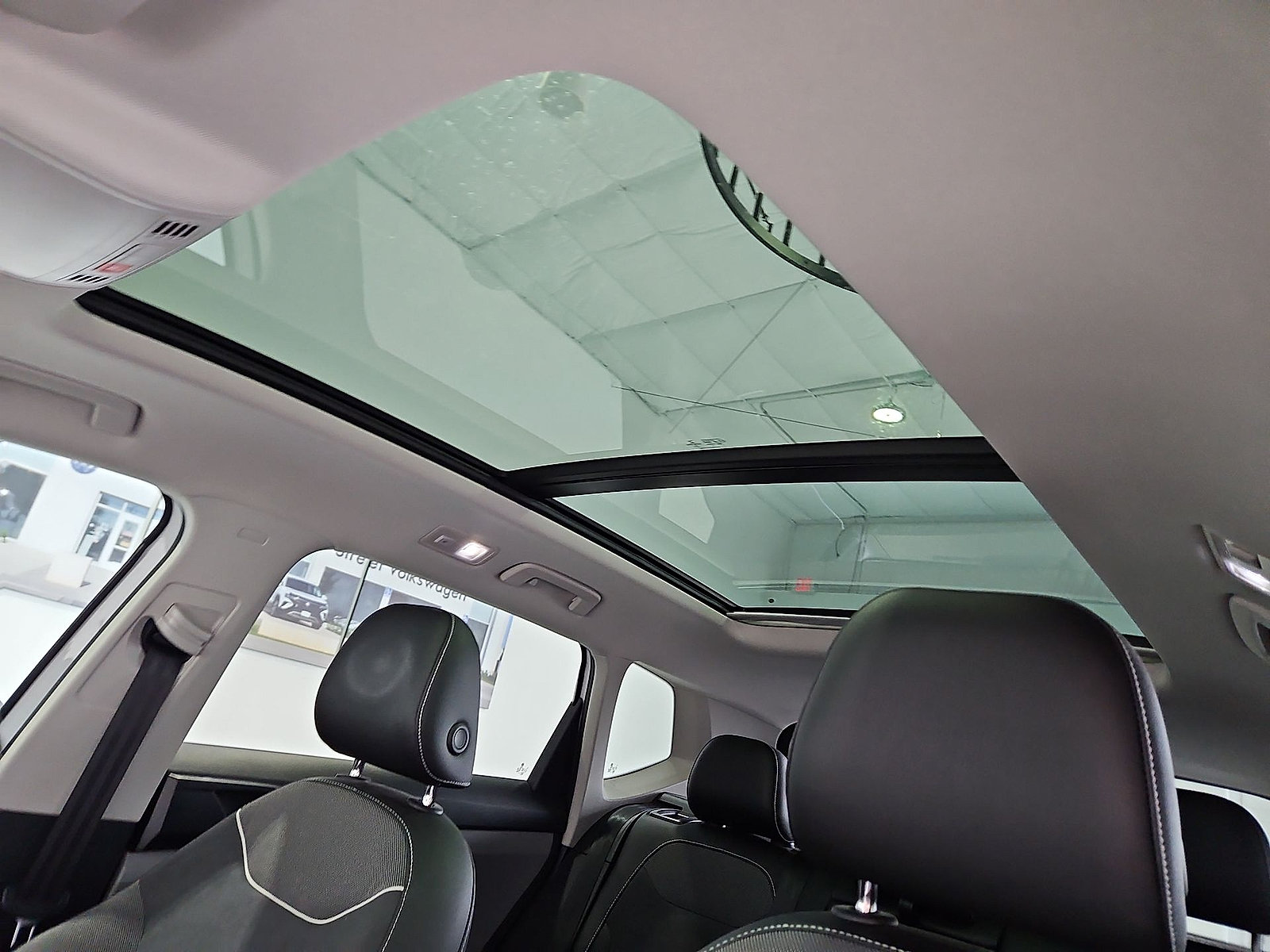 Certified 2023 Volkswagen Taos SE w/ Panoramic Sunroof Package FWD image 17