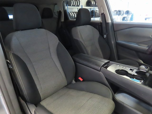 Used 2023 Nissan Rogue SV image 6