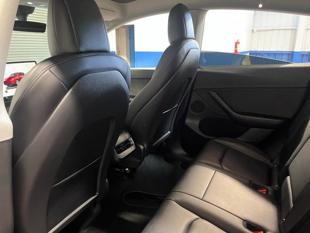 Used 2022 Tesla Model Y Long Range image 16