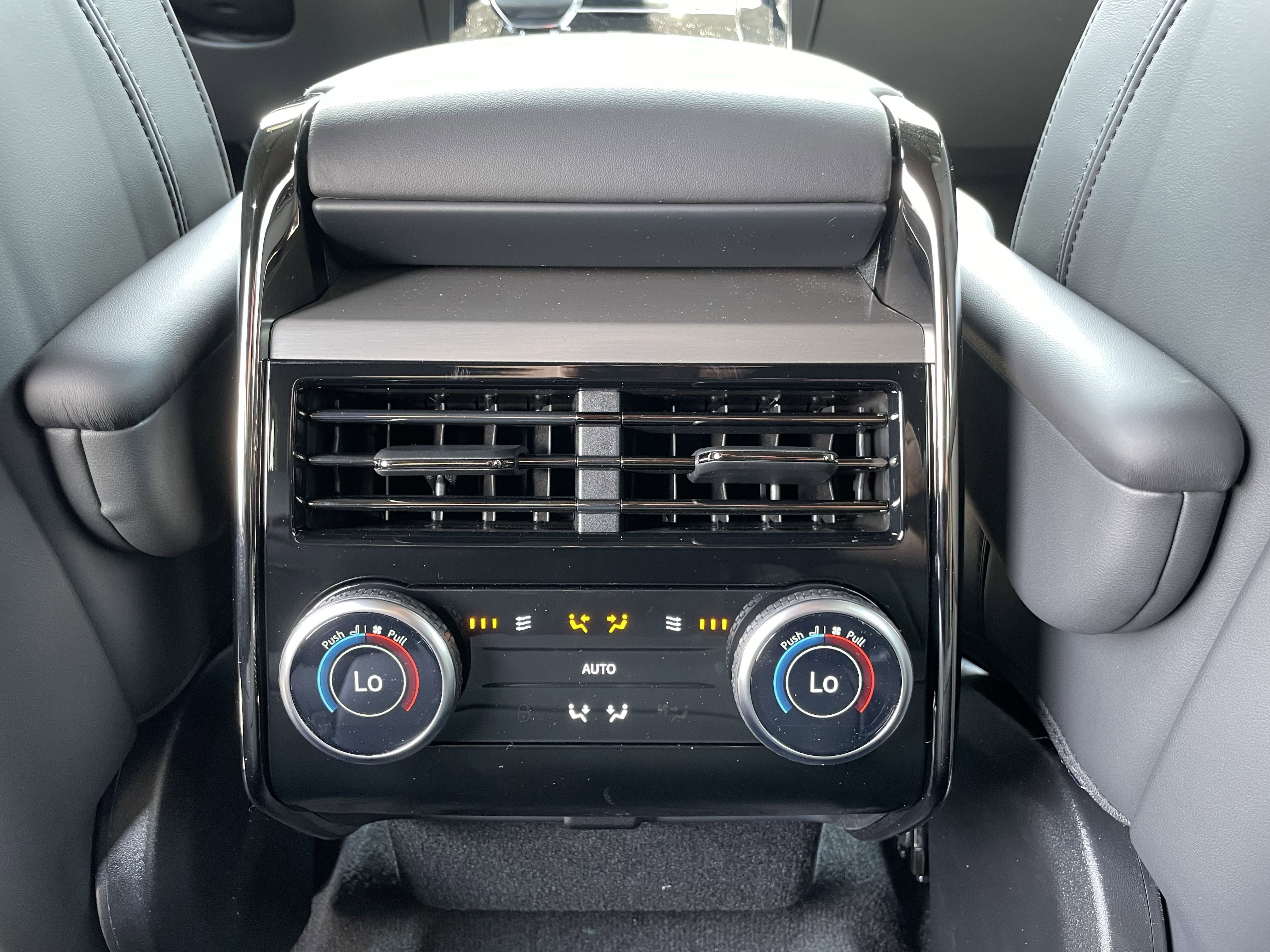 New 2025 Land Rover Range Rover Sport SE image 26