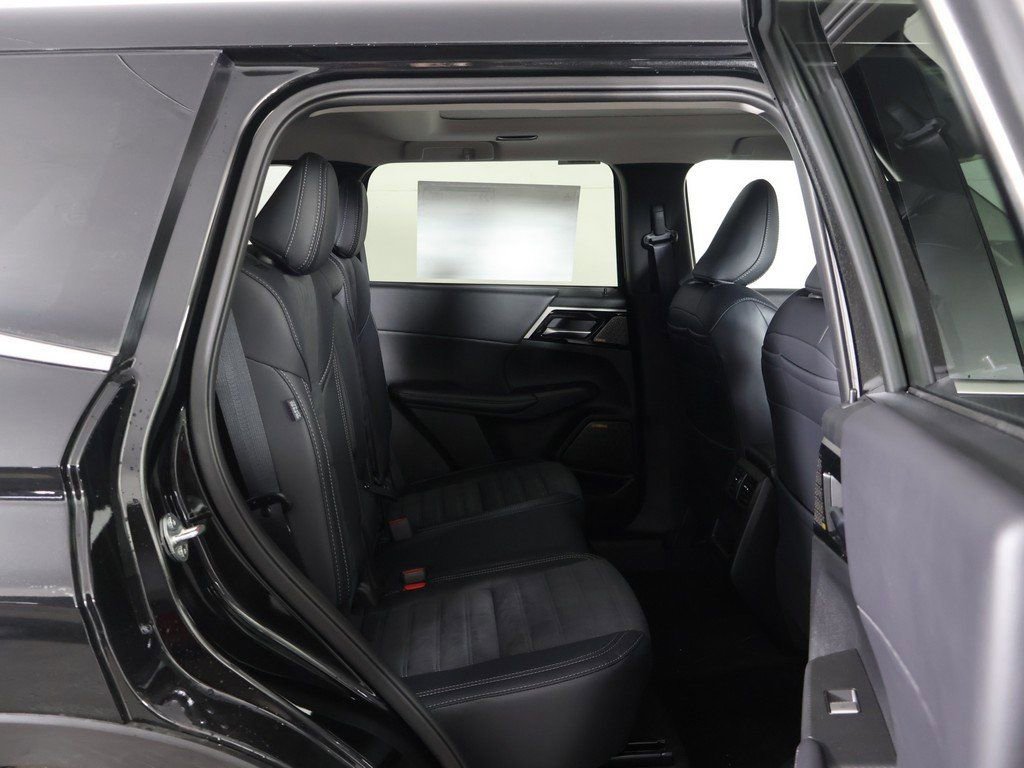 New 2026 Mitsubishi Outlander SE image 37