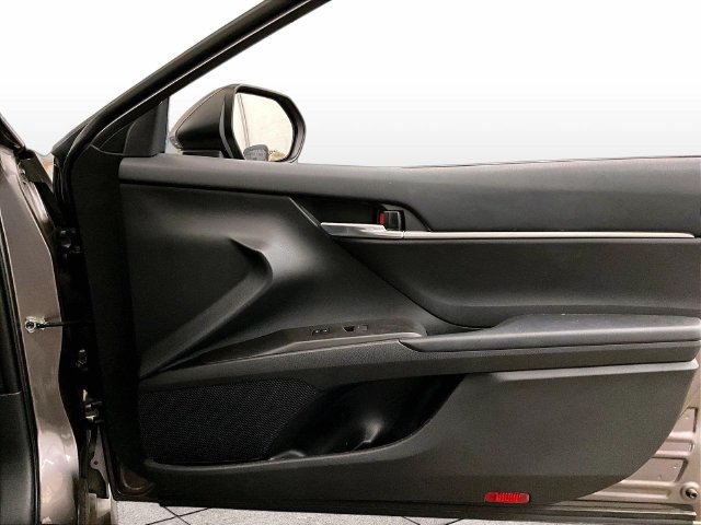 Used 2022 Toyota Camry SE FWD image 23