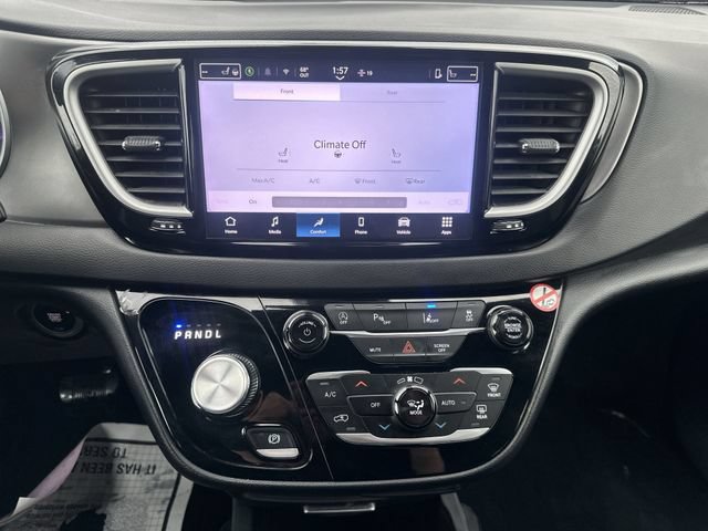 Used 2025 Chrysler Pacifica Select FWD image 18