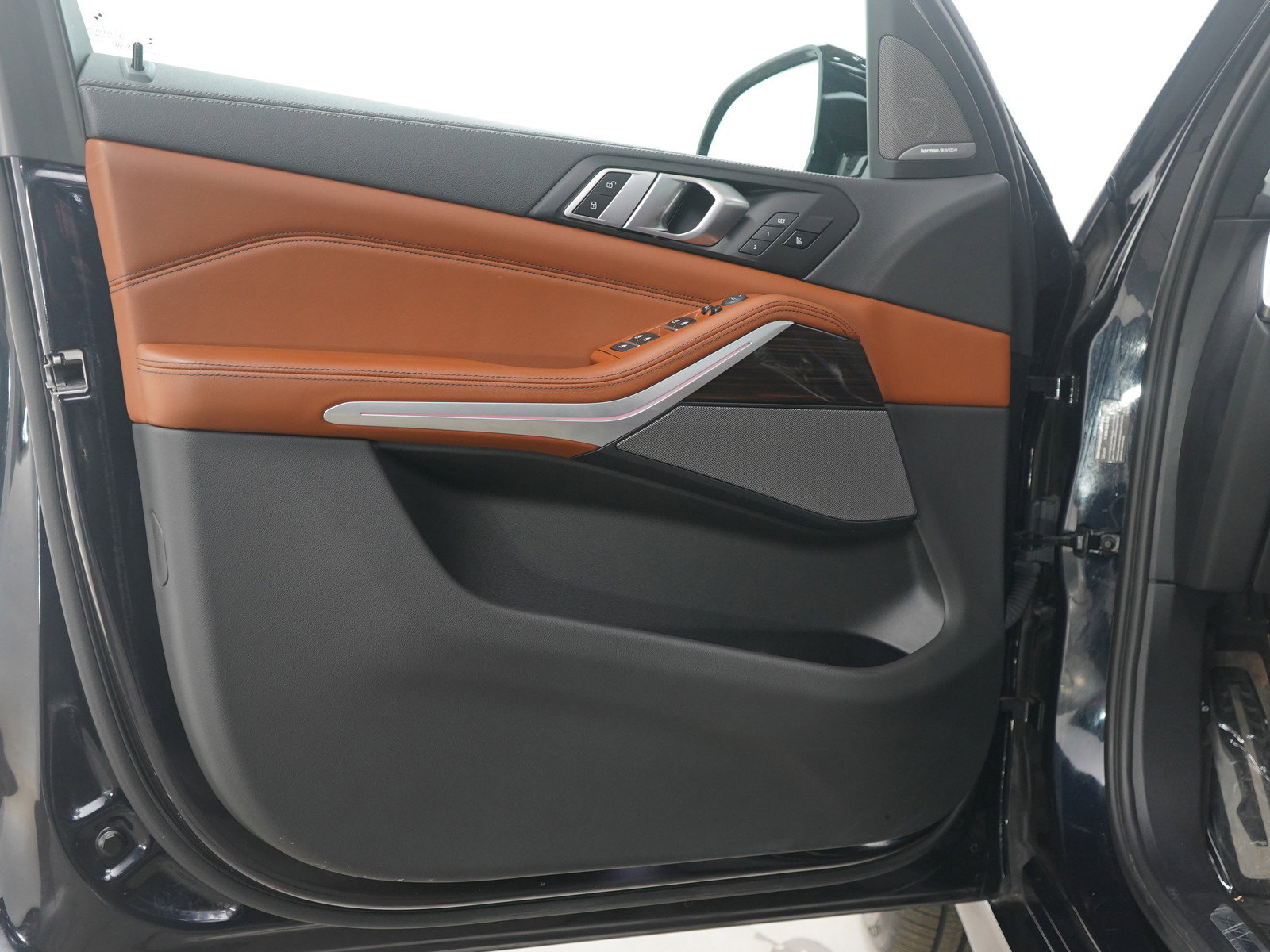 Used 2023 BMW X5 M50i w/ Executive Package image 23