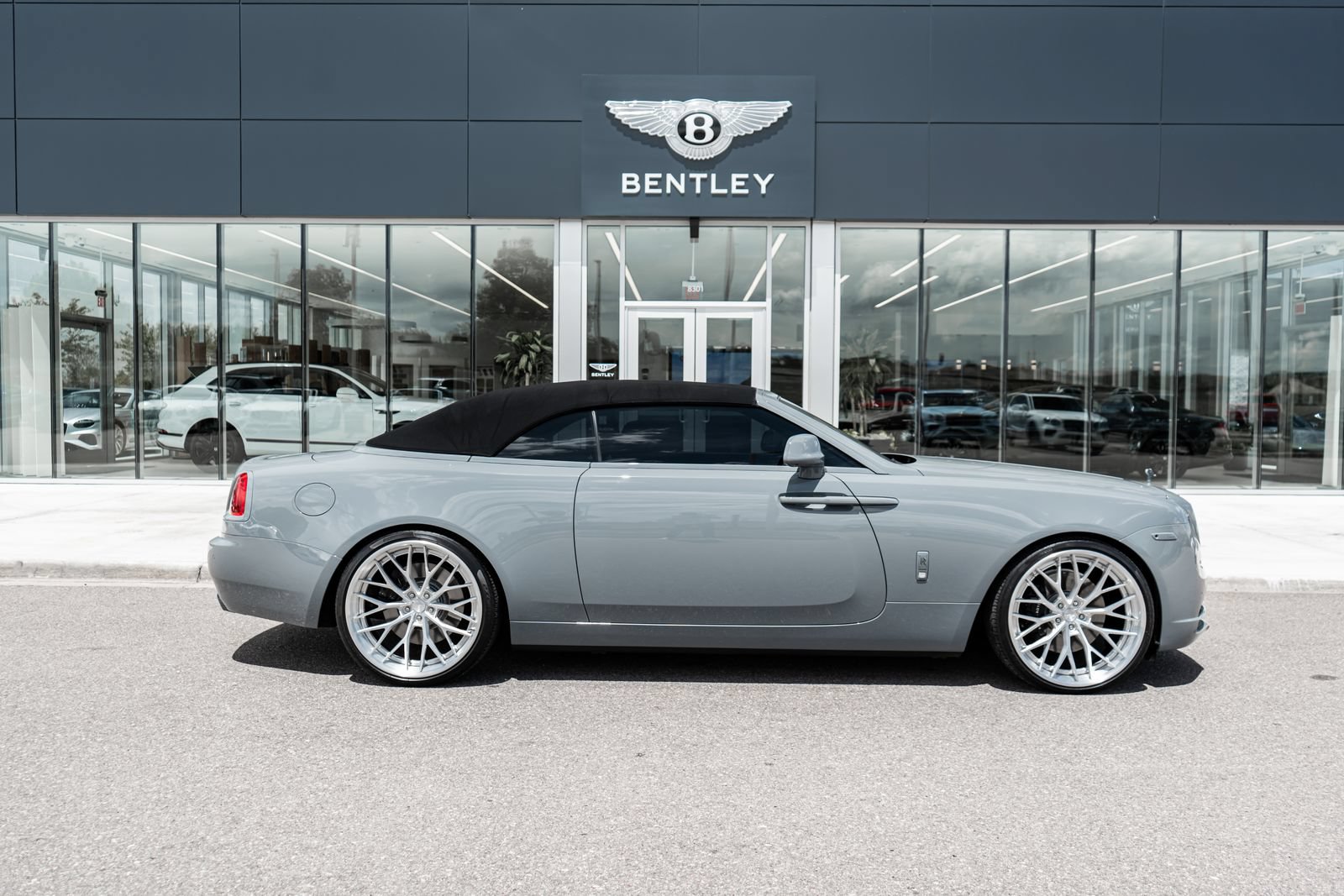 Used 2020 Rolls-Royce Dawn RWD image 15