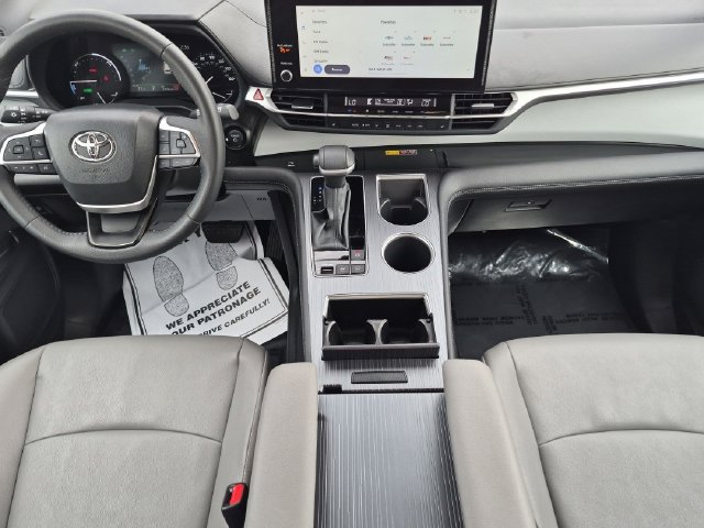 Used 2025 Toyota Sienna XLE FWD image 29