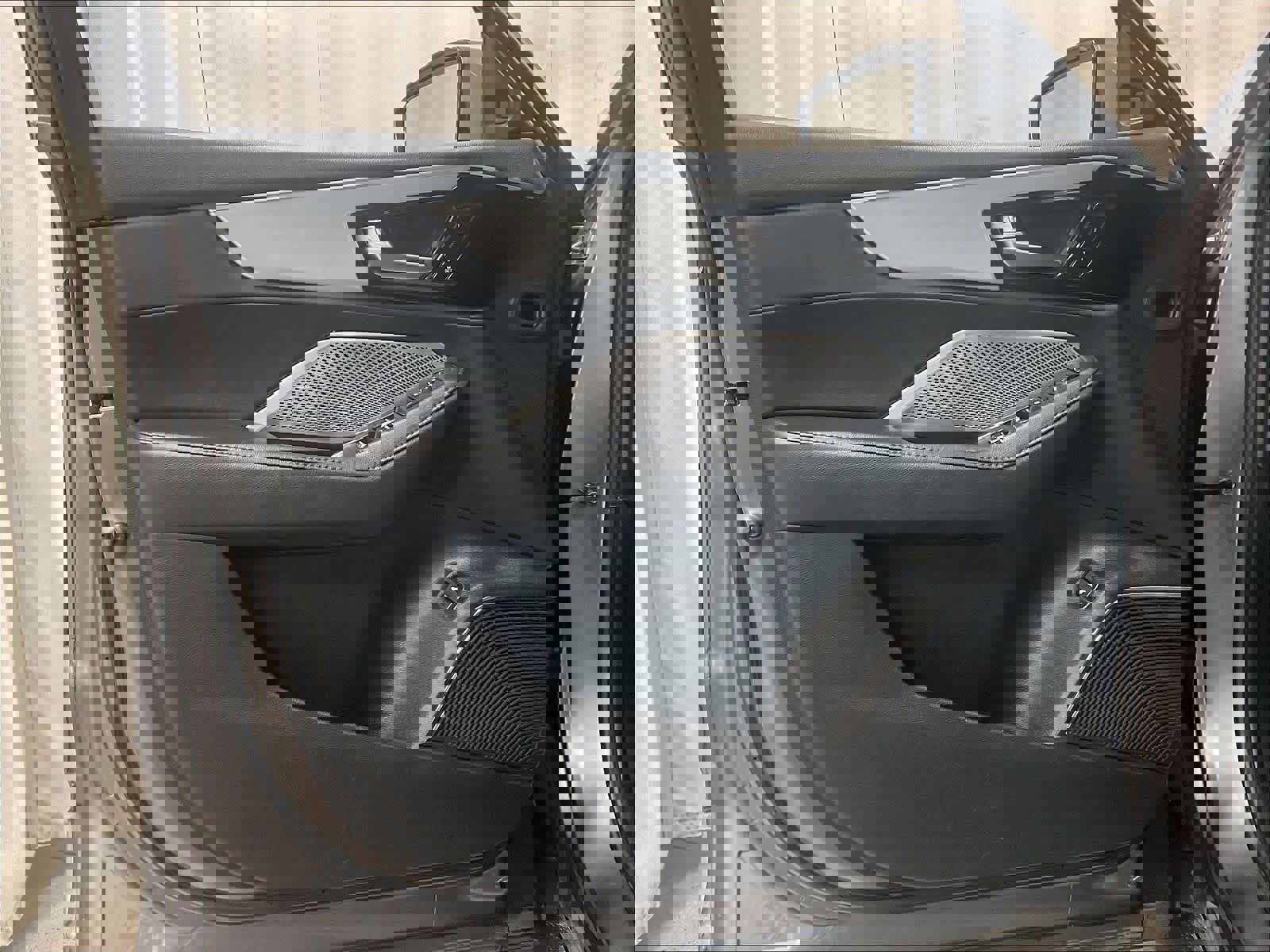 Used 2023 Acura MDX SH-AWD image 9