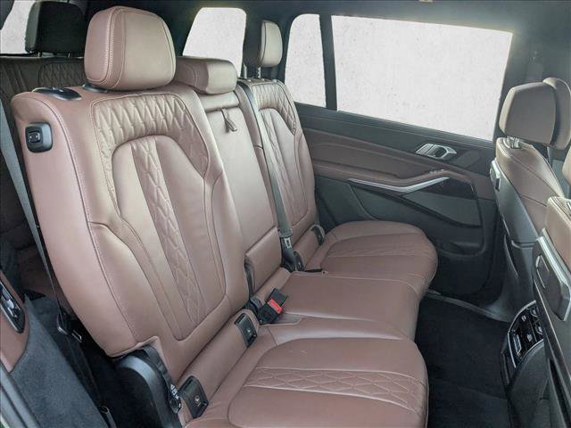 Used 2025 BMW X7 M60i image 21