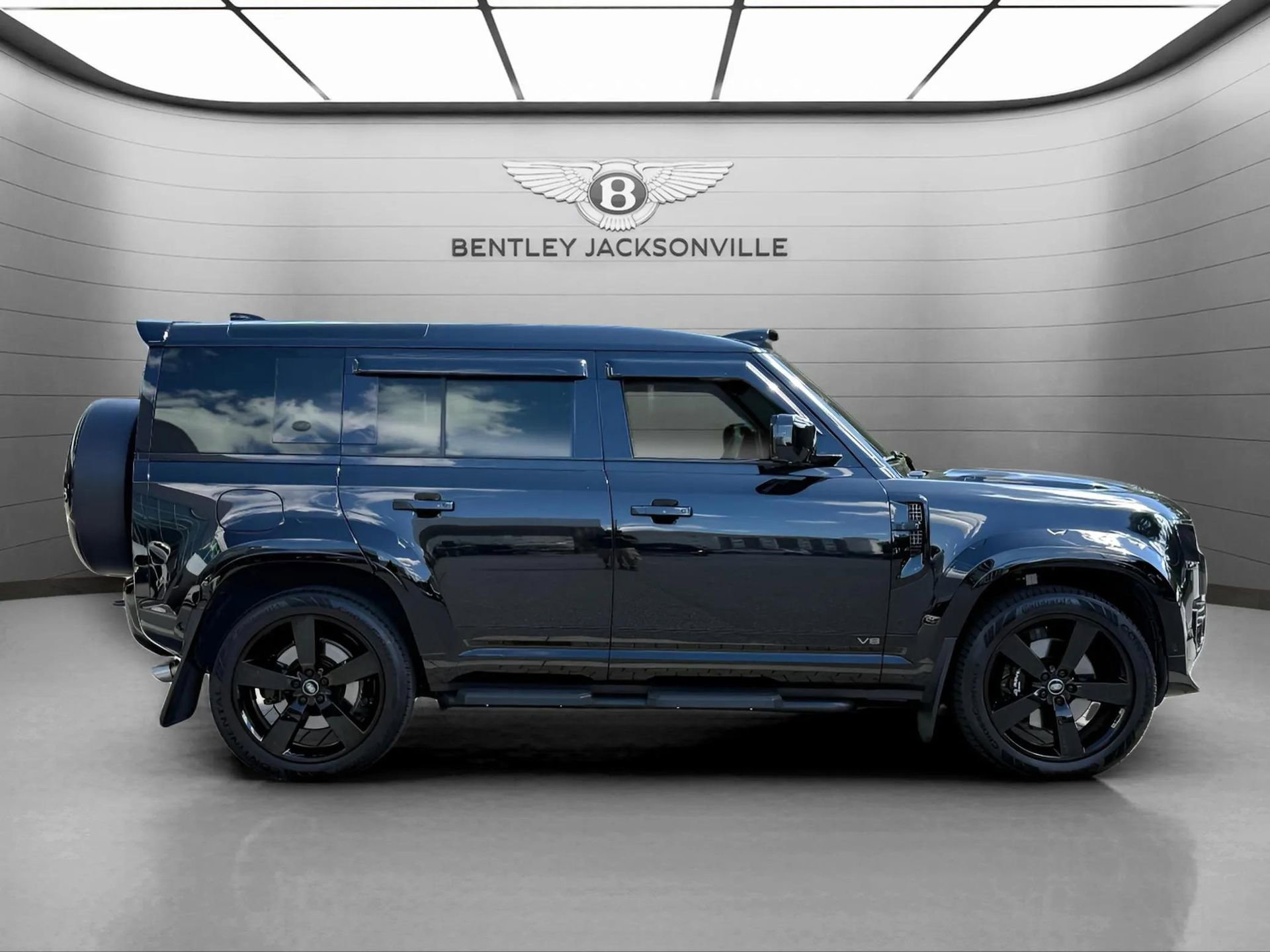 Used 2023 Land Rover Defender 110 Carpathian Edition image 5