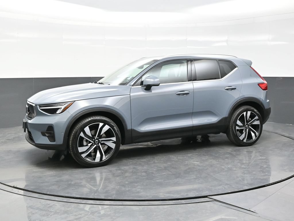Used 2023 Volvo XC40 B5 Ultimate w/ Protection Package Premier AWD/4WD image 3