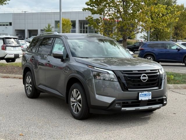 New 2025 Nissan Pathfinder SL w/ Black Appearance Package image 3