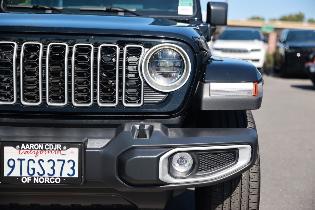 Used 2025 Jeep Wrangler Unlimited Sahara w/ Safety Group AWD/4WD image 5