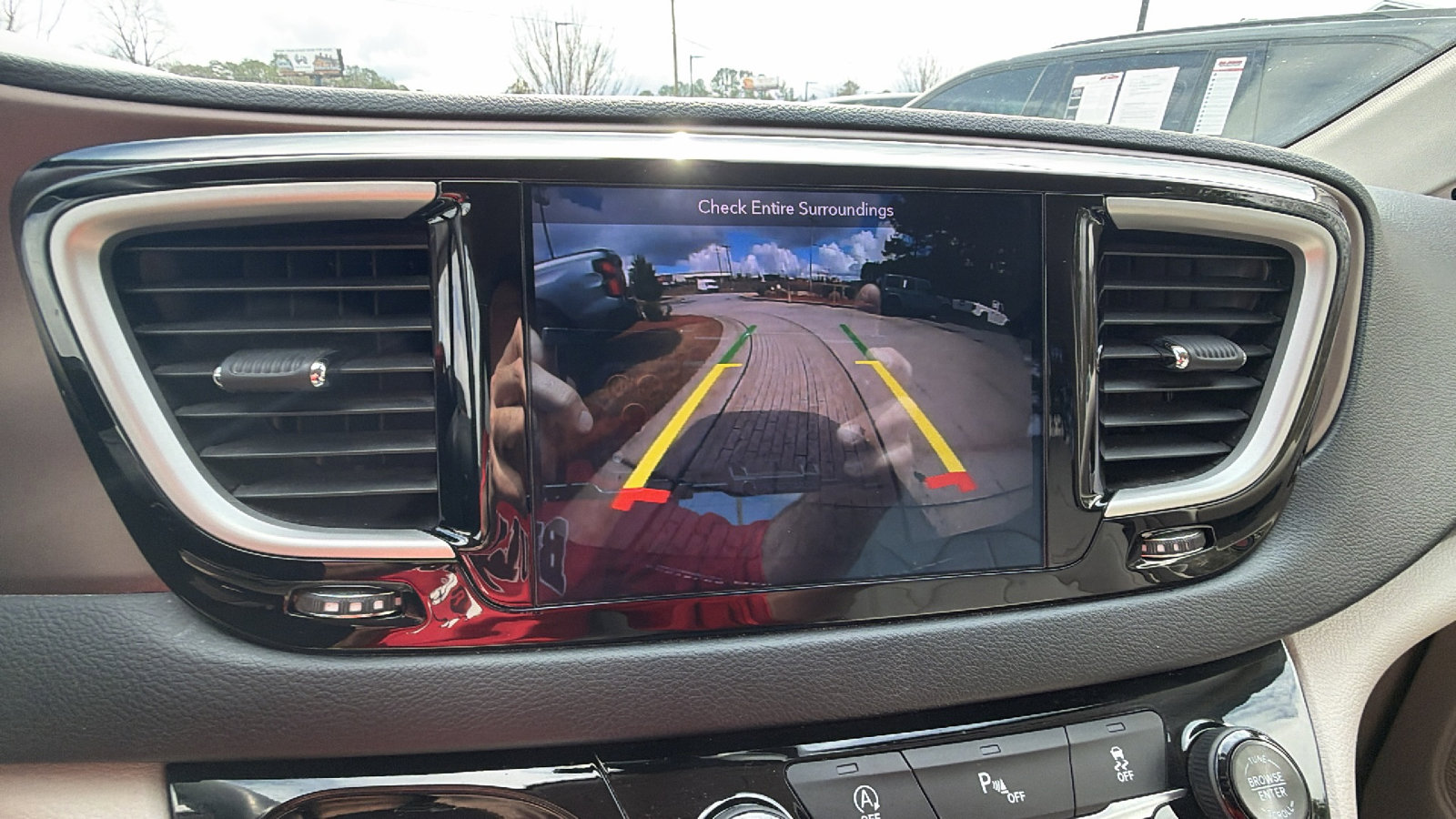 Used 2018 Chrysler Pacifica Touring-L w/ Tire & Wheel Group image 33