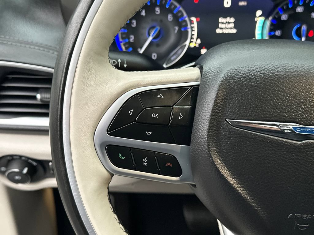 Used 2019 Chrysler Pacifica Limited image 24