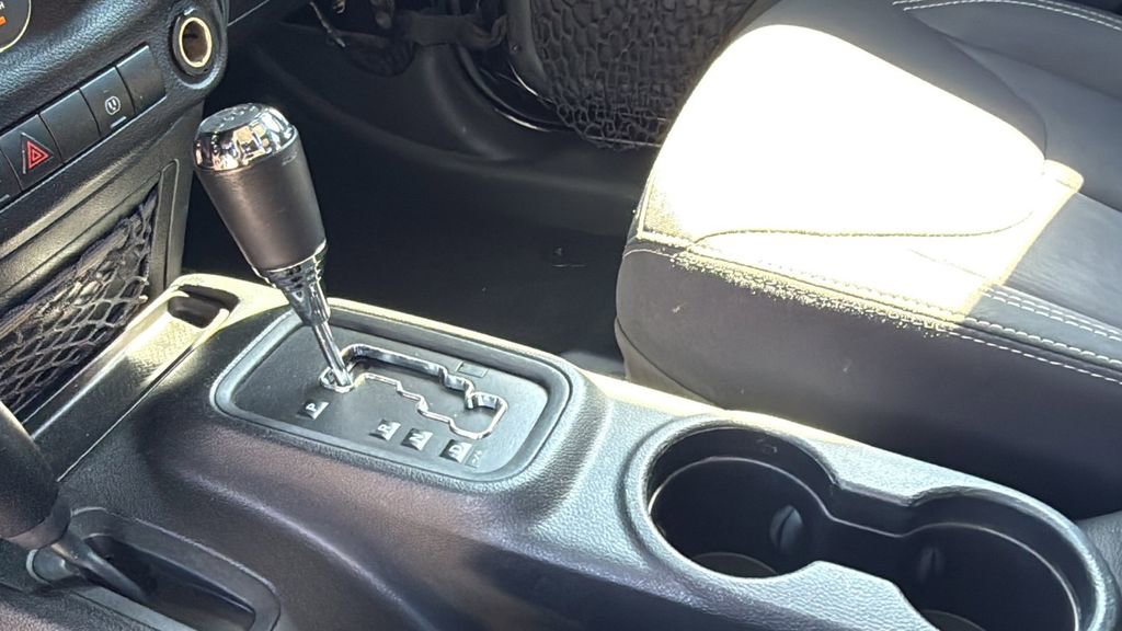 Used 2018 Jeep Wrangler Unlimited Sahara image 35