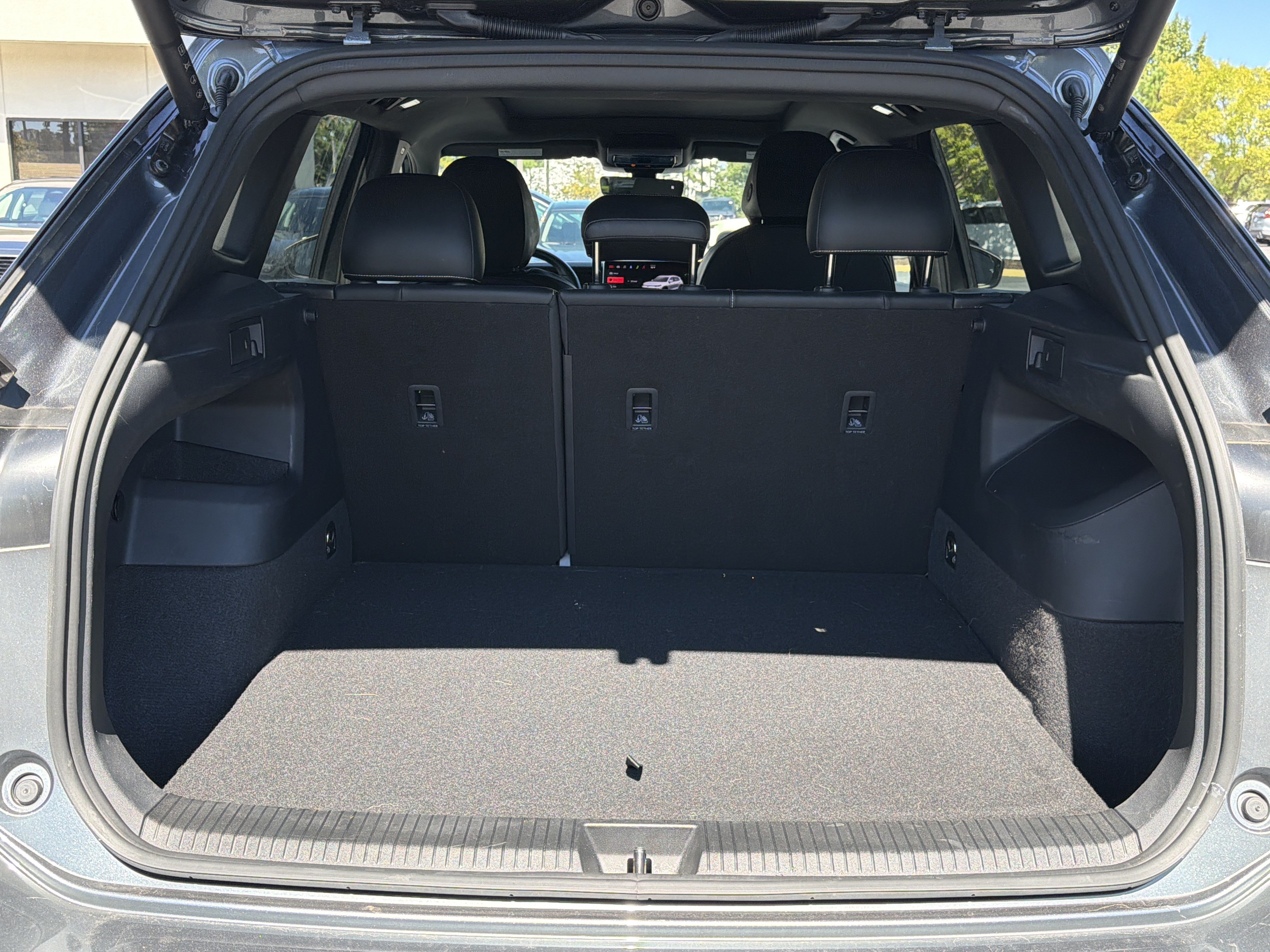 Used 2025 Volkswagen Tiguan SE R-Line FWD image 23