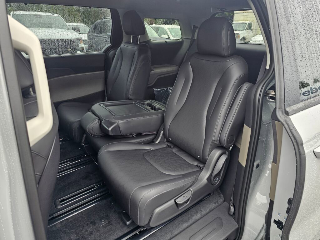 New 2026 Kia Carnival EX image 22