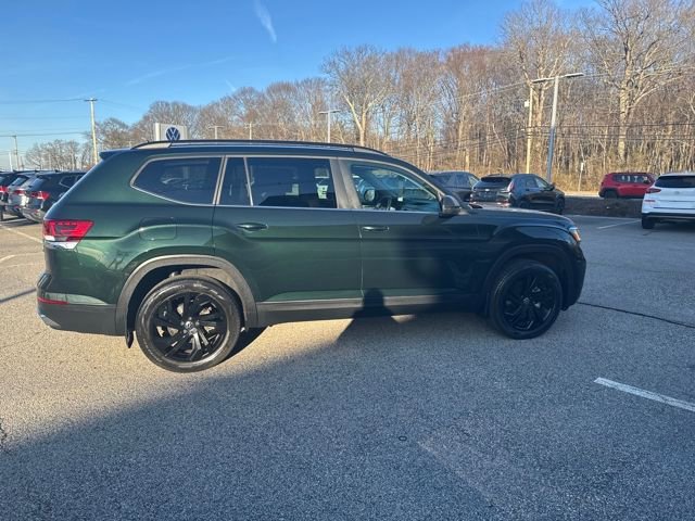 Certified 2022 Volkswagen Atlas SE w/ Black Wheel Package image 10