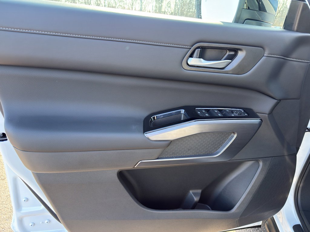 New 2026 Nissan Pathfinder SL image 13