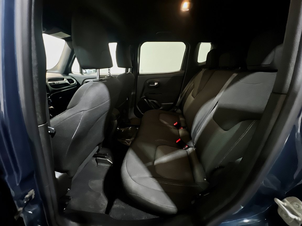 Used 2021 Jeep Renegade Latitude FWD image 17