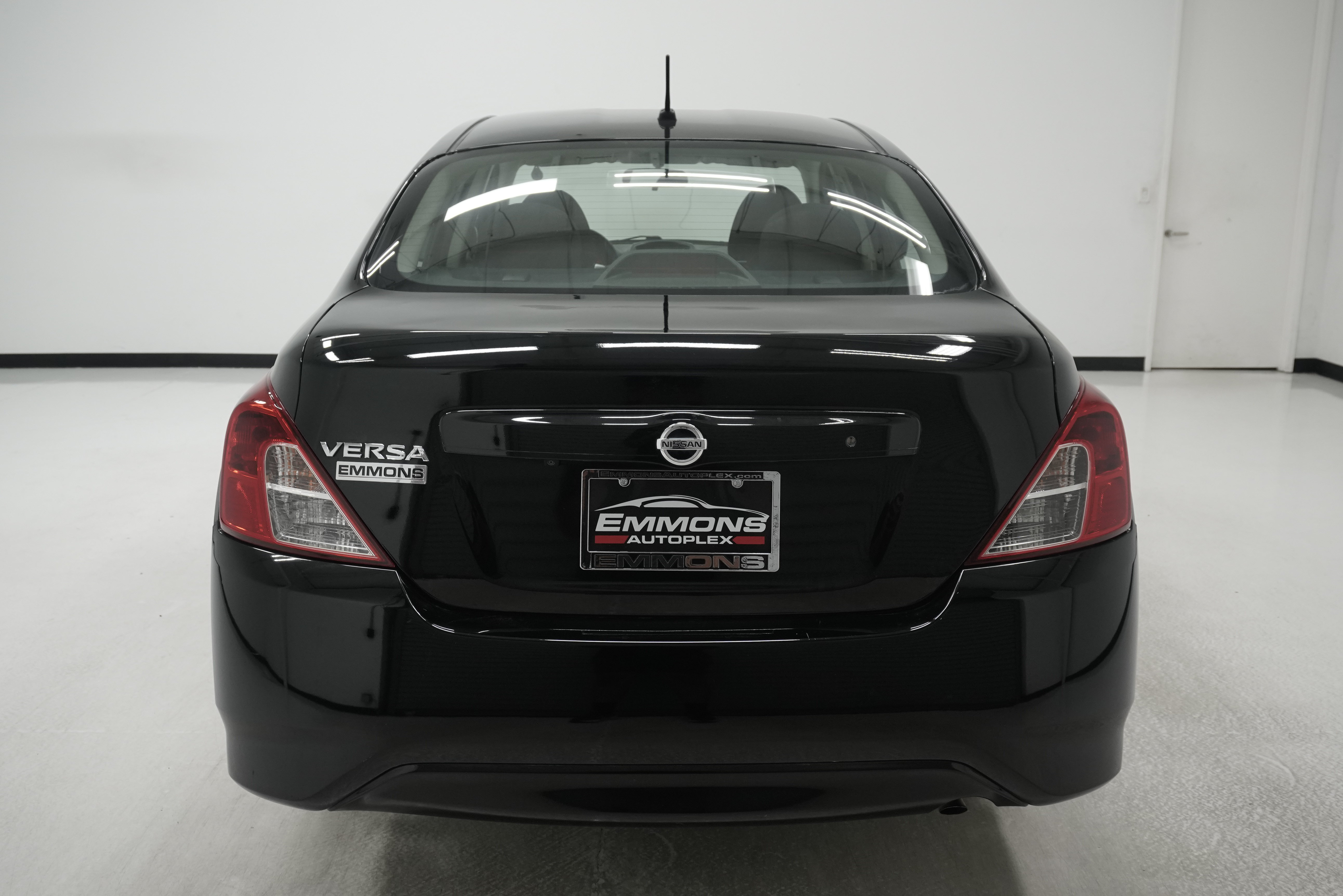 Used 2019 Nissan Versa S FWD image 5
