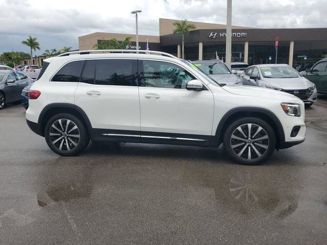 Used 2023 Mercedes-Benz GLB 250 w/ Premium Package image 4