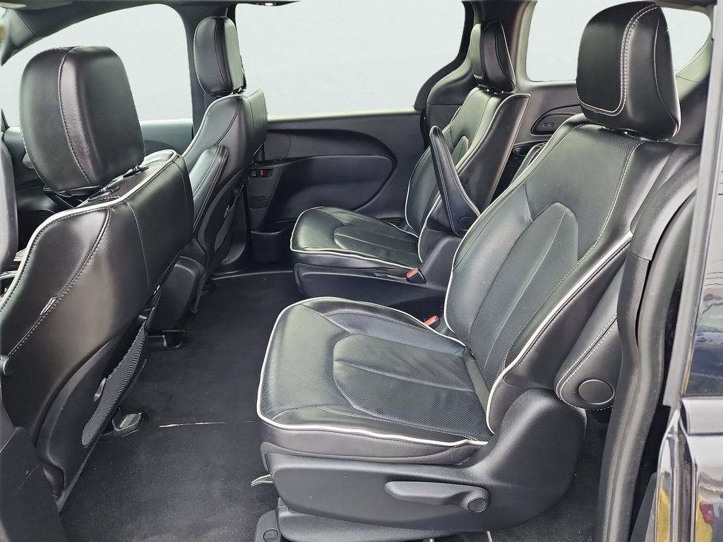 Used 2024 Chrysler Pacifica Premium FWD image 36