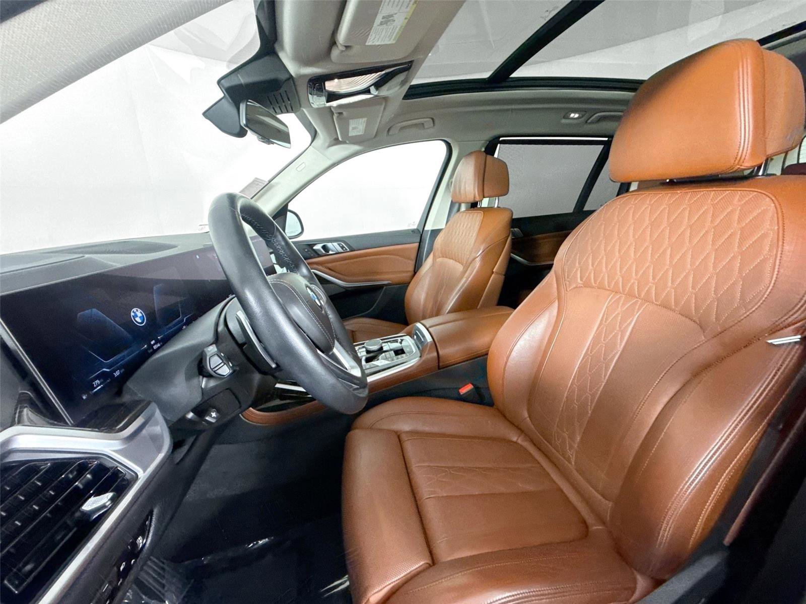 Used 2023 BMW X7 xDrive40i w/ Premium Package image 3