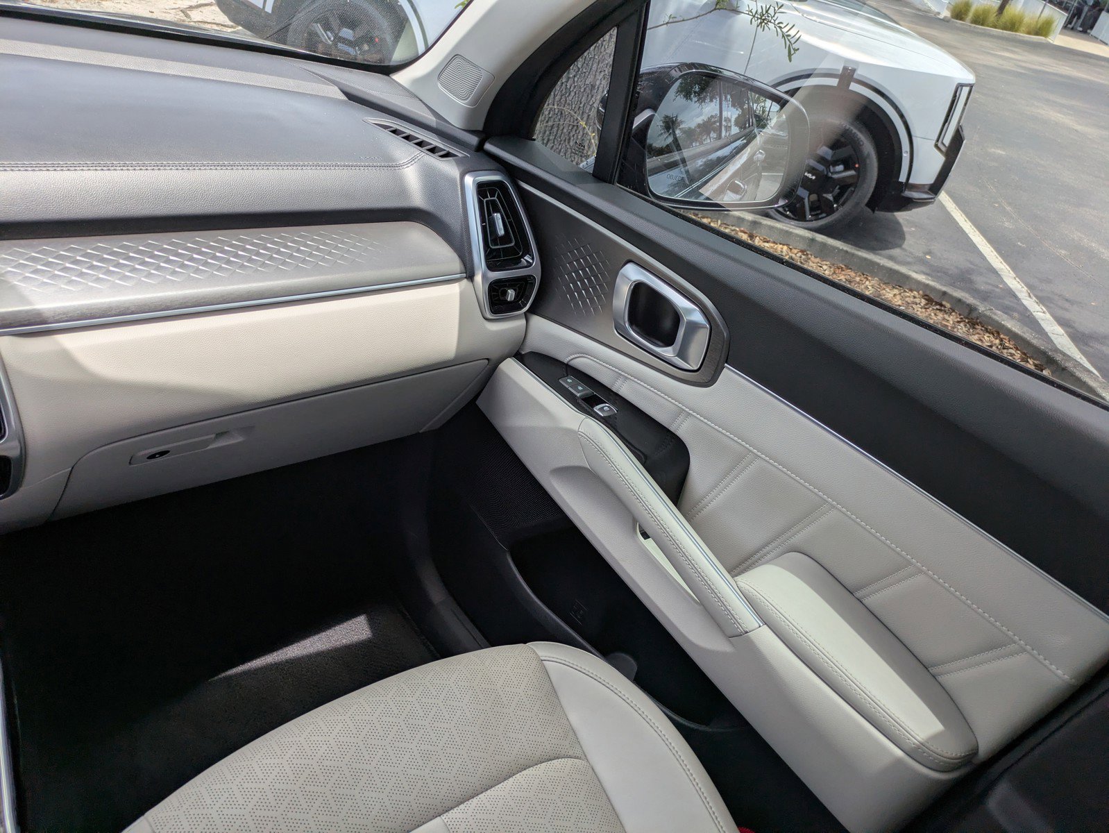 Certified 2023 Kia Sorento SX FWD image 15