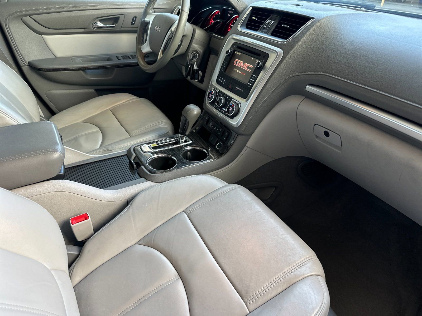 Used 2016 GMC Acadia SLT image 16