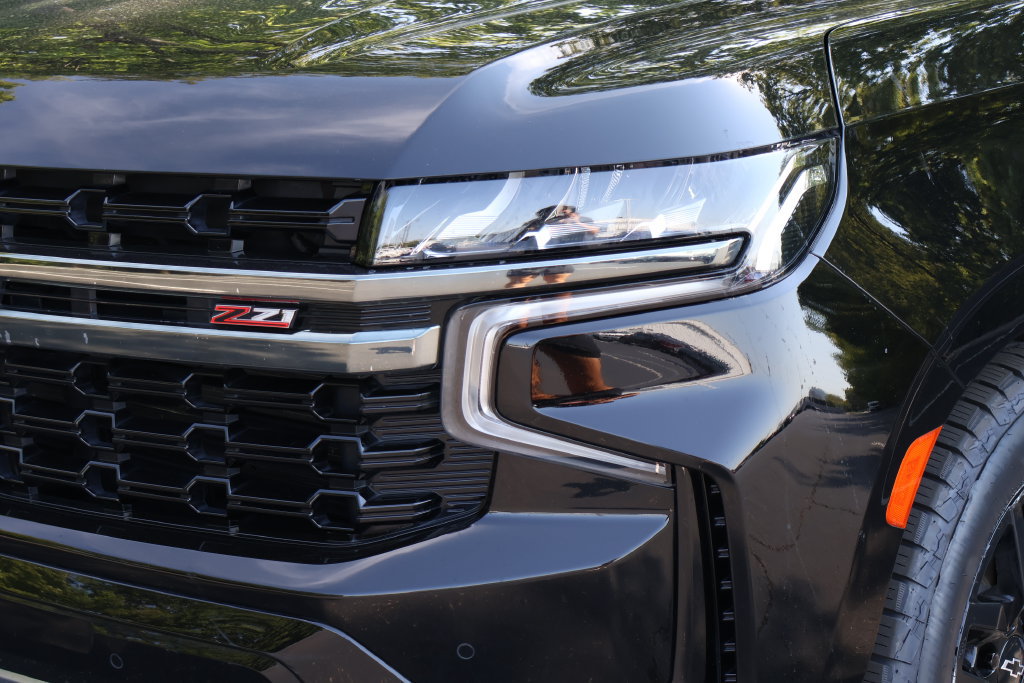 Certified 2022 Chevrolet Tahoe Z71 w/ Z71 Off-Road Package AWD/4WD image 3