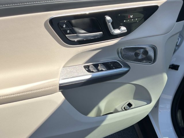 Used 2023 Mercedes-Benz GLC 300 4MATIC image 16
