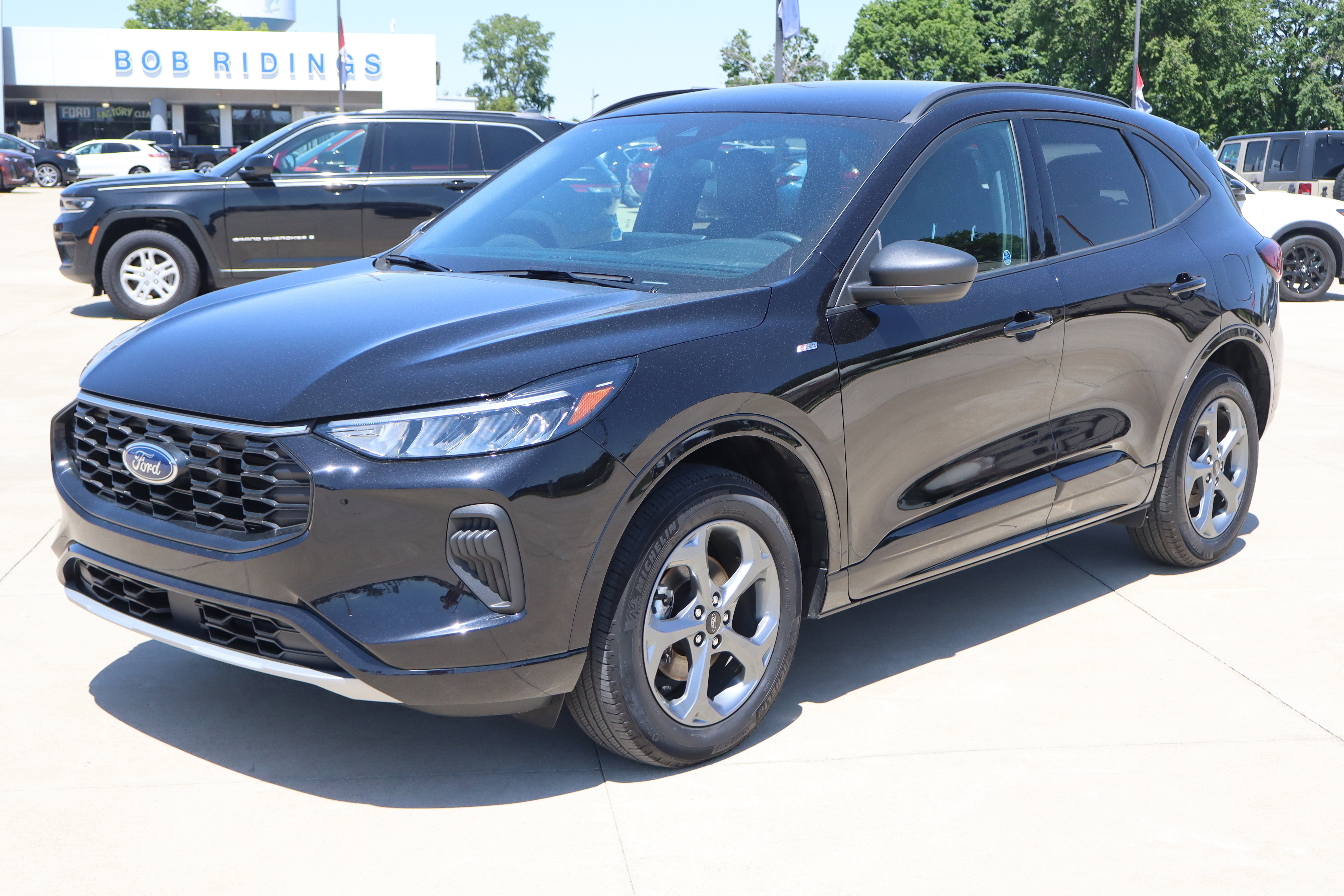 Used 2024 Ford Escape ST-Line w/ Tech Pack #1 AWD/4WD image 2