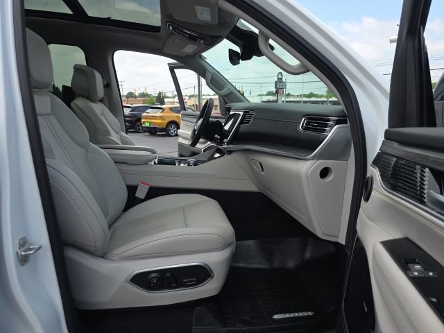 Used 2024 Jeep Wagoneer Series III w/ Premium Group I AWD/4WD image 46