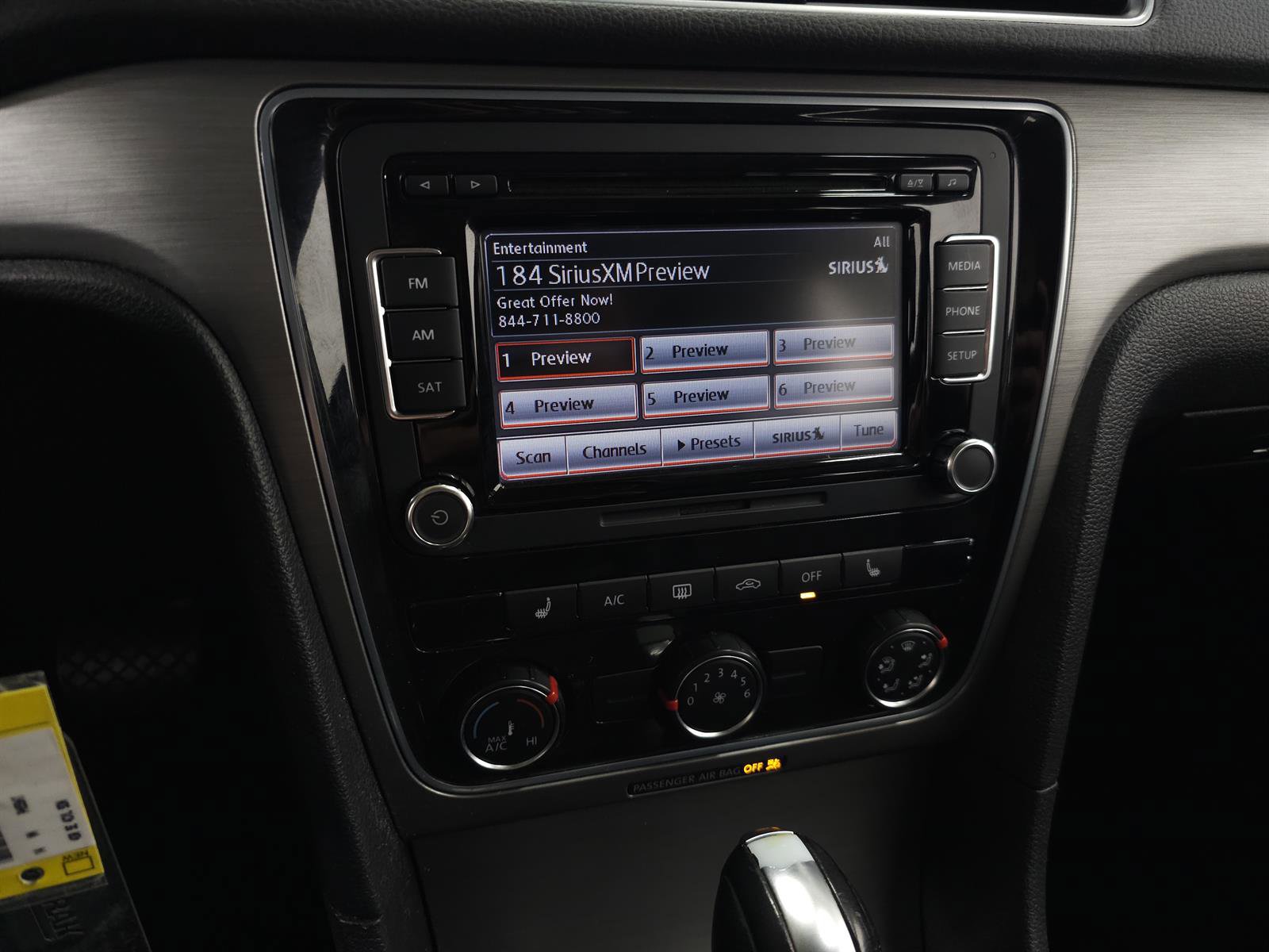 Used 2014 Volkswagen Passat 1.8T SE FWD image 18