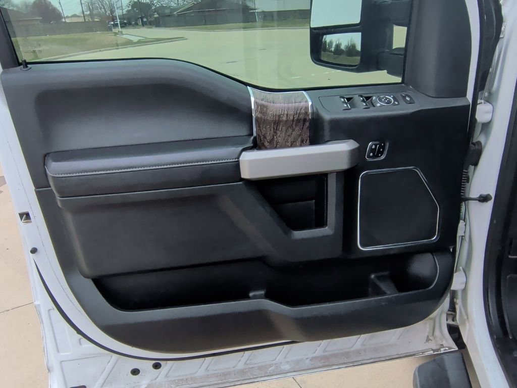 Used 2017 Ford F350 Lariat w/ Chrome Package image 10