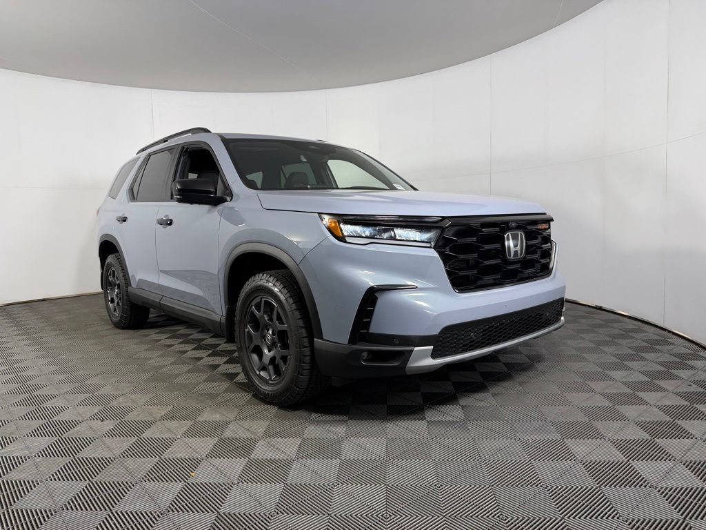 Used 2024 Honda Pilot TrailSport image 3