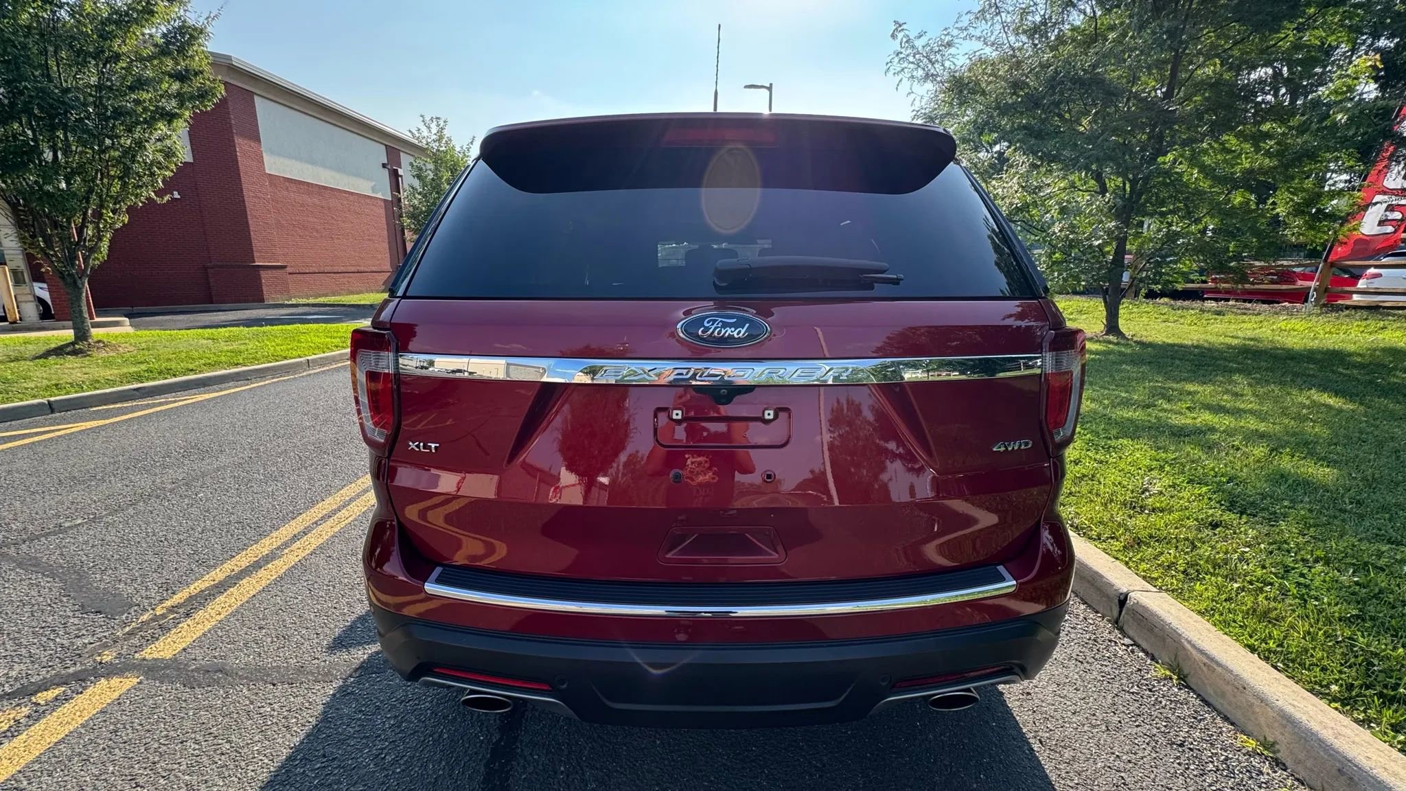 Used 2018 Ford Explorer XLT w/ Equipment Group 202A image 5