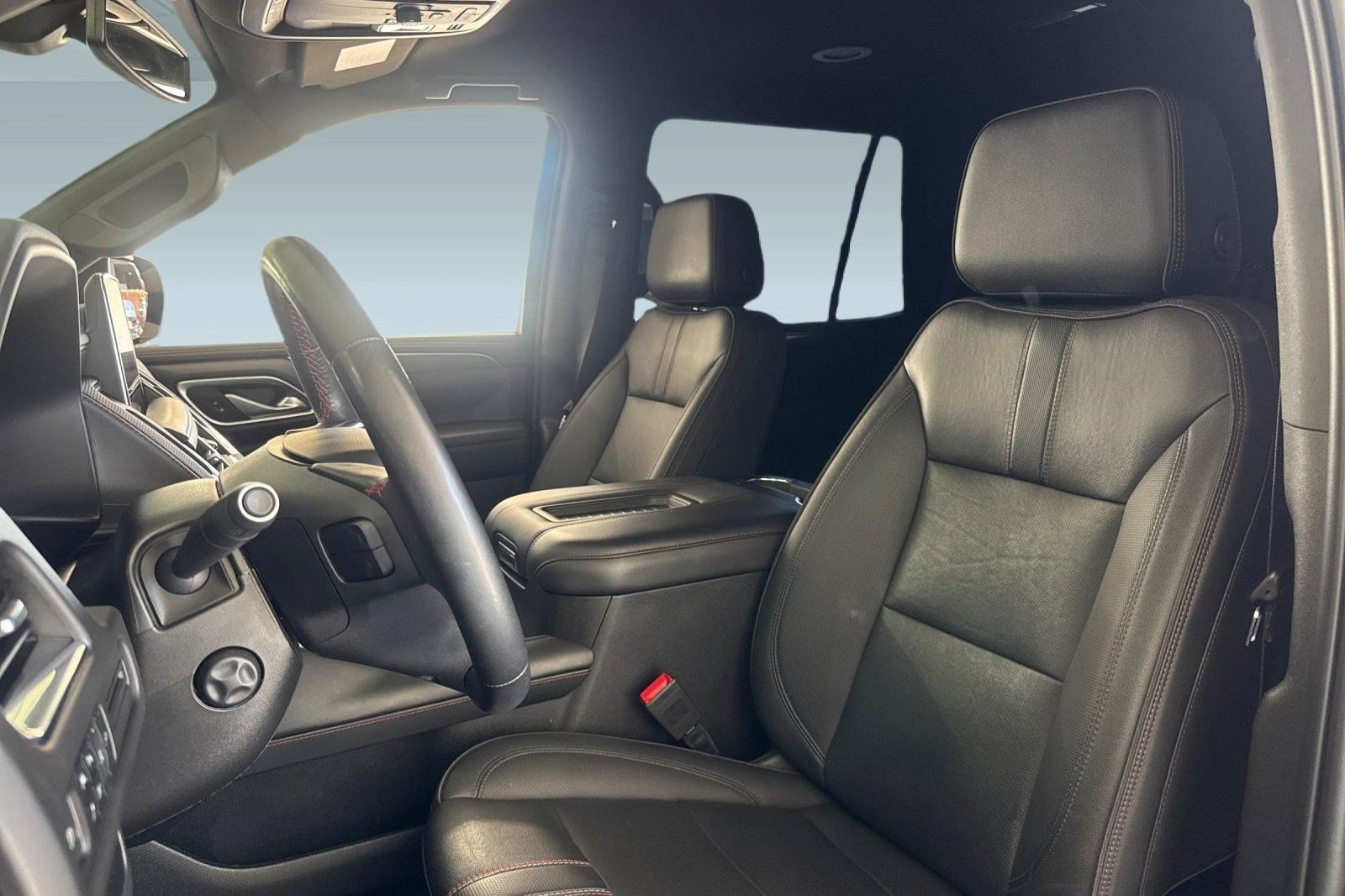Used 2022 Chevrolet Tahoe RST w/ Luxury Package AWD/4WD image 21