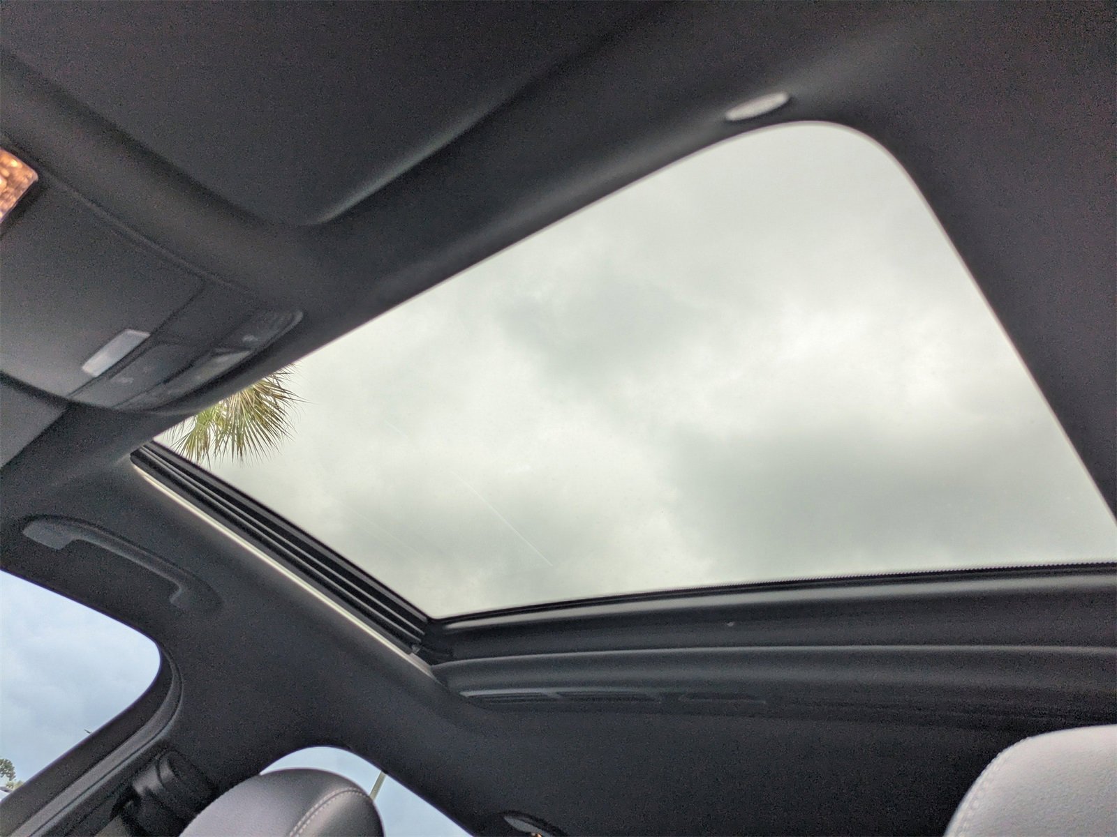 Used 2019 Mercedes-Benz E 300 4MATIC image 19