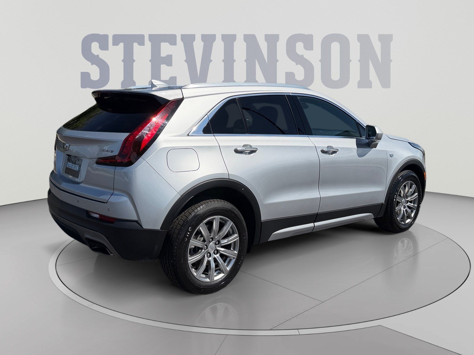 Used 2020 Cadillac XT4 Premium Luxury w/ Cold Weather Package AWD/4WD image 5
