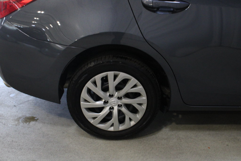 Used 2018 Toyota Corolla LE FWD image 27