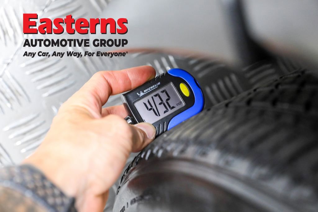 Used 2020 Nissan Kicks SR image 25