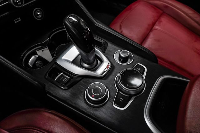 Used 2020 Alfa Romeo Giulia w/ Nero Edizione RWD image 23