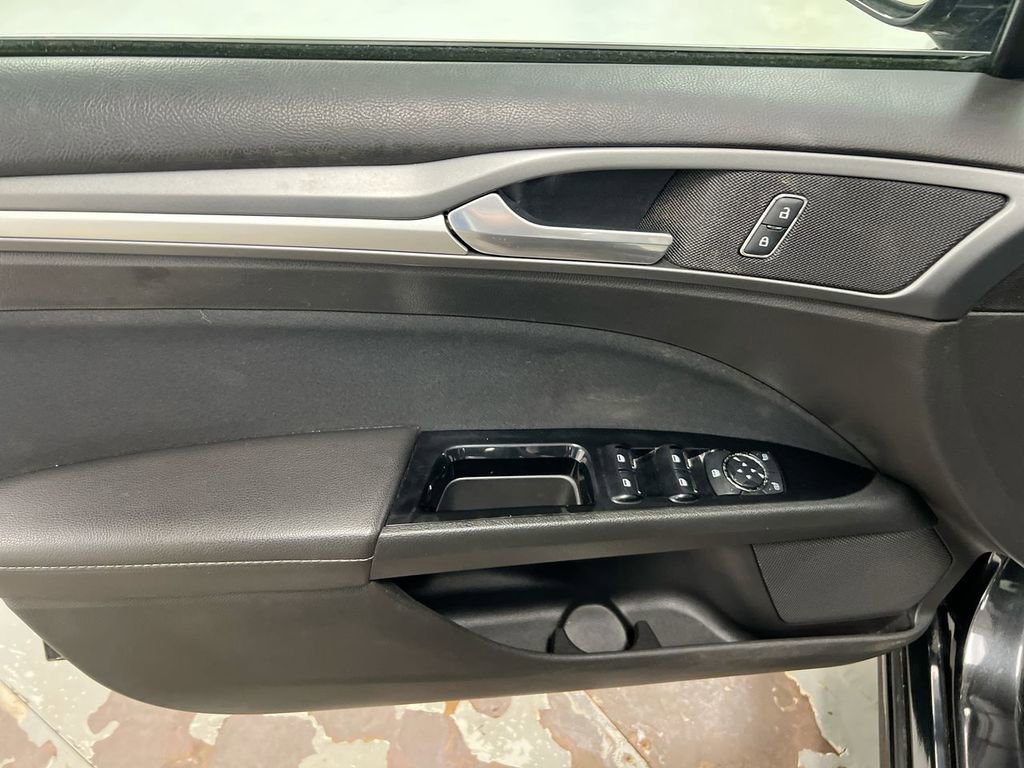 Used 2013 Ford Fusion SE FWD image 19