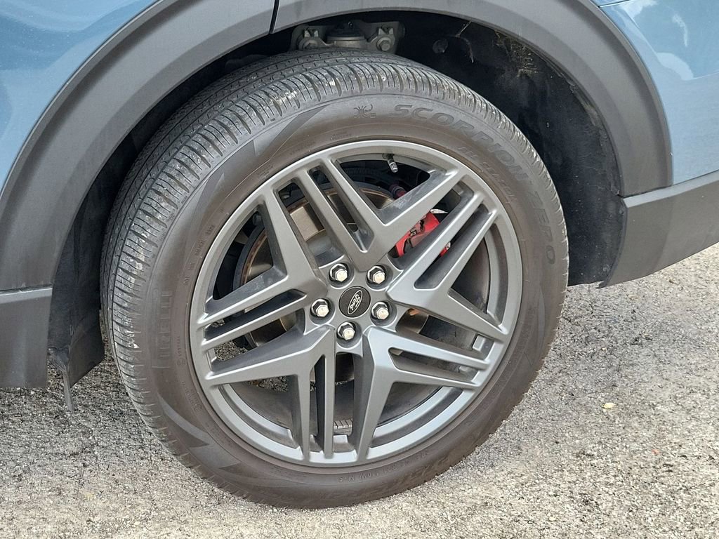 Used 2025 Ford Explorer ST image 19