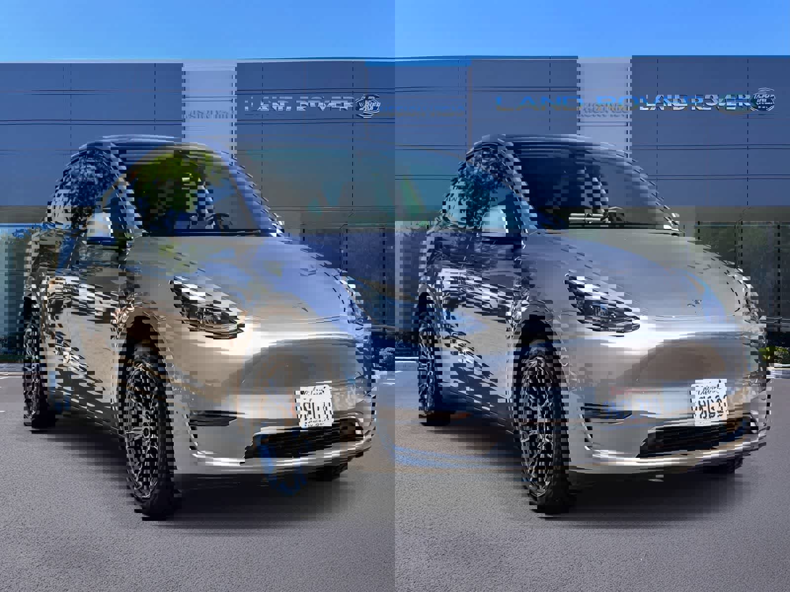 Used 2024 Tesla Model Y Long Range image 3